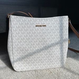 Michael Kors Large Jet Set Crossbody- Vanilla